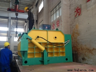 Y81-3150 Hydraulic scrap metal baler delivery to Iran